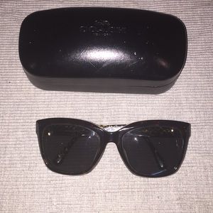 Coach tortuous patter sunglasses with case